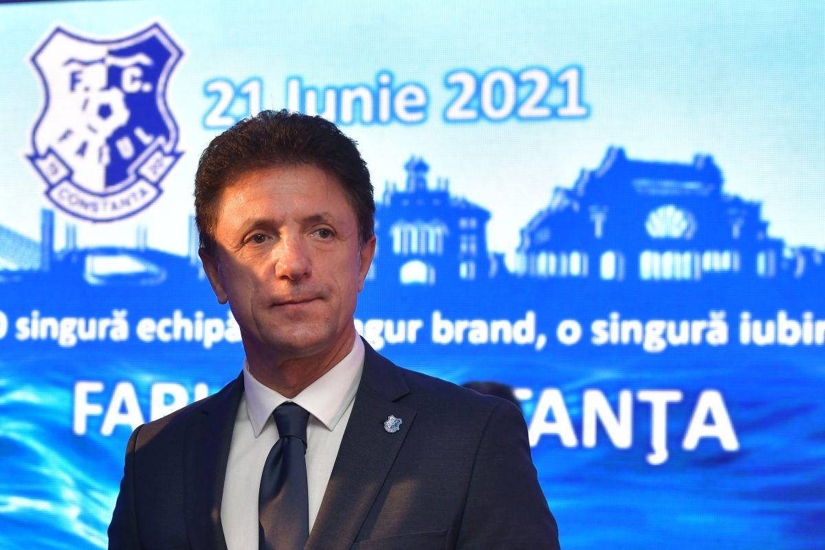 Apariție surpriză la conferința Farului » Discurs în fața lui Gică Hagi: „Vă mulțumesc, dragi eroi!”