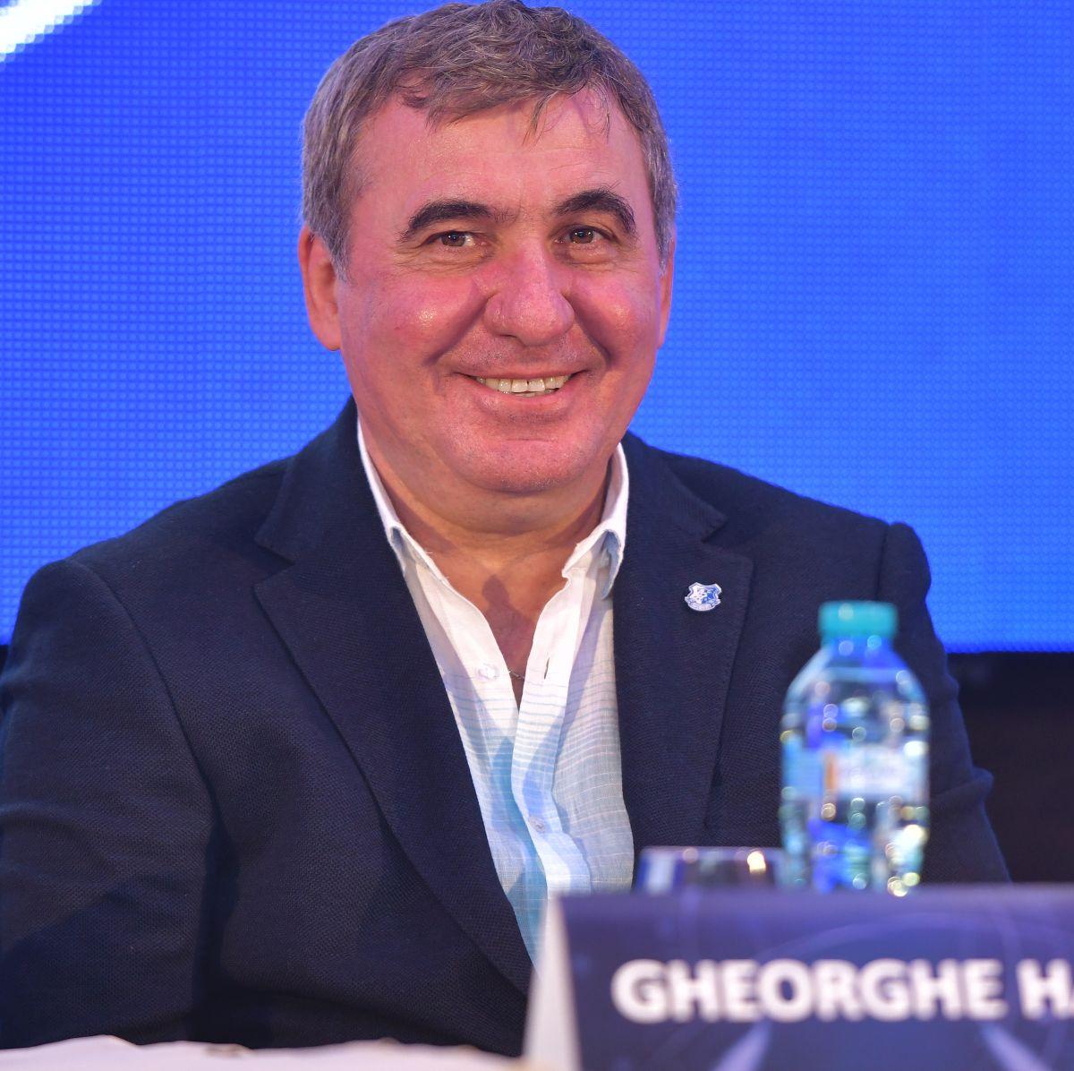 Apariție surpriză la conferința Farului » Discurs în fața lui Gică Hagi: „Vă mulțumesc, dragi eroi!”