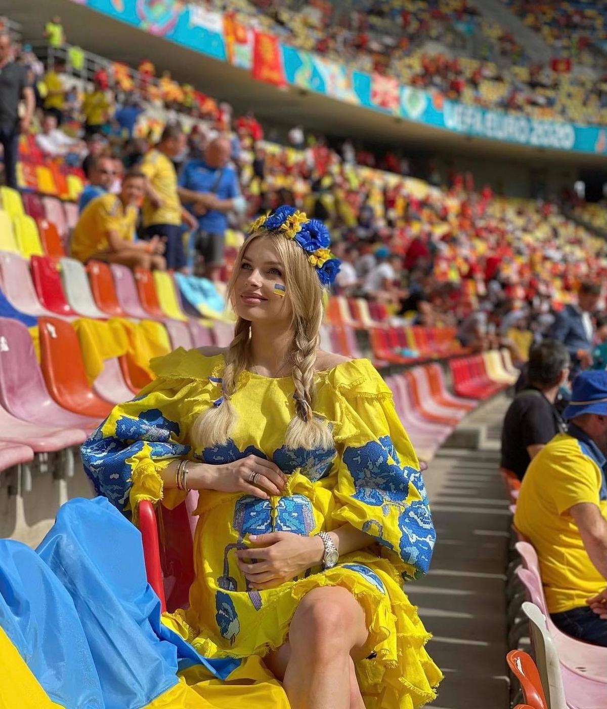 GALERIE FOTO Oleksandr Zinchenko și Vlada Sedan au făcut pasul cel mare! Superba blondă, cerută în căsătorie într-un mod original