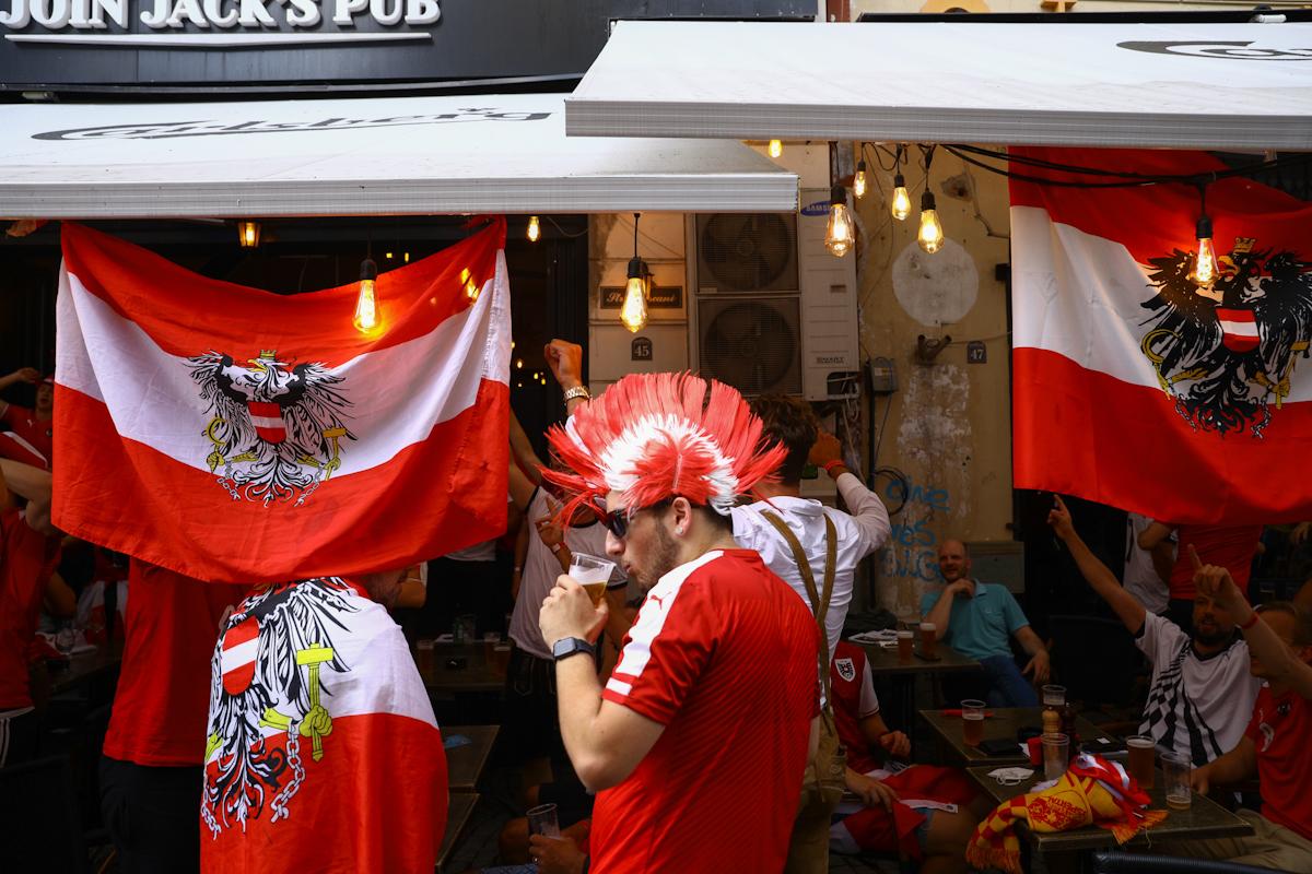 Ucraina - Austria. Suporteri în Centrul Vechi