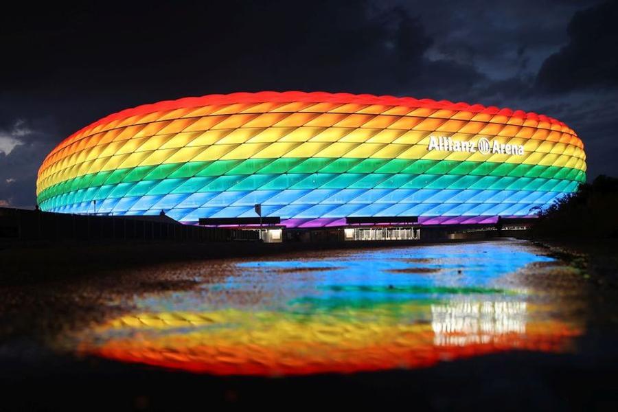 Așa ar fi arătat „Allianz Arena” la meciul Germania - Ungaria UEFA a decis: Allianz Arena nu va fi iluminat în culorile curcubeului la Germania-Ungaria! Cum au reacționat autoritățile maghiare: „Slavă Domnului”