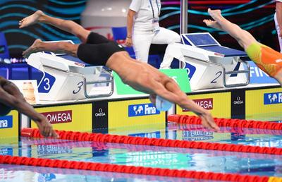 Situație incredibilă înaintea finalei lui Popovici » Doi sportivi, obligați să revină în bazin la două ore după semifinale
