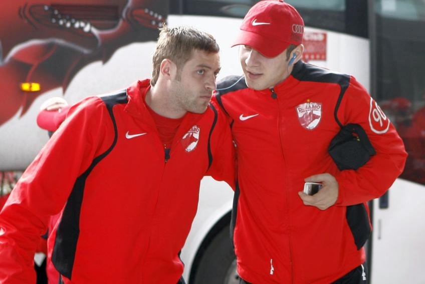 Cosmin Moți, în dreapta, ar fi tentat să revină în iarbă pentru a o ajuta pe Dinamo în ligile inferioare / Sursă foto: GSP