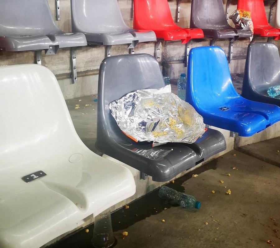 Huiduieli, războaie, tricolori „la cuțite” » 10 observații de la România - Spania 0-3
