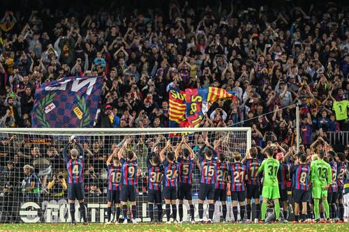 Gavi, 18 ani, are în sfârșit contract de profesionist la Barcelona. A semnat până în iunie 2026. (Foto: Guliver/Getty Images)