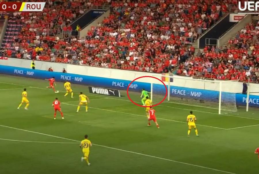 Poziția lui Moldovan la primul gol / Captură UEFA TV Merită Horațiu Moldovan să rămână titular? Două nume de legendă dau verdictul