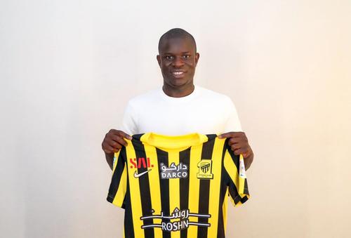 Formația saudită Al Ittihad a anunțat, miercuri noapte, transferul mijlocașului defensiv francez N'Golo Kanté (32 de ani), legitimat ultima oară la gruparea engleză Chelsea.
Foto: Twitter