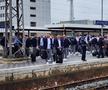Naționala României a plecat spre Koln, din nou cu trenul » Fanii au făcut spectacol și în gară: „Ciocolata belgiană e cea mai bună. O să îi mâncăm”