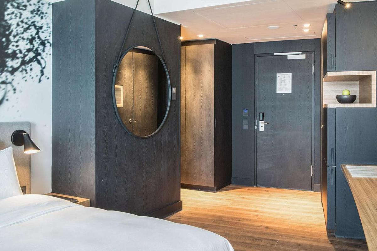 „Tricolorii” vor sta la Koln la un hotel unde camera costă 350 de euro pe noapte!