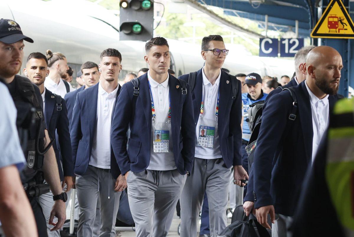 Cu „Măciuca” la atac » Gălăgioșii fani români i-au așteptat pe „tricolori” în gara din Koln, în ciuda unor confuzii privind sosirea trenului