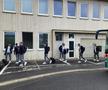 Naționala României a plecat spre Koln, din nou cu trenul » Fanii au făcut spectacol și în gară: „Ciocolata belgiană e cea mai bună. O să îi mâncăm”