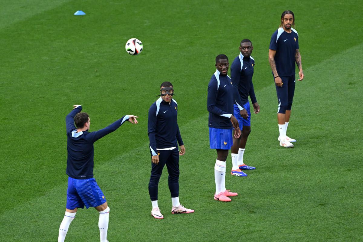 Kylian Mbappe, cu mască la Olanda - Franța
