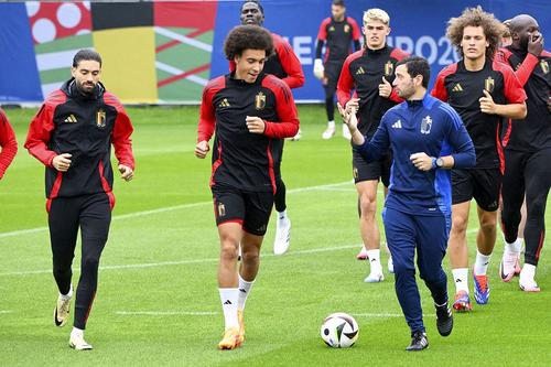 Axel Witsel, în centru // foto: Imago Images