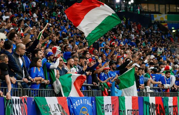 Câți bani ar fi dispuși să dea fanii pentru ca naționala lor să câștige titlul european » Surpriză: favorita cu cei mai zgârciți susținători