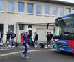 Naționala României a plecat spre Koln, din nou cu trenul » Fanii au făcut spectacol și în gară: „Ciocolata belgiană e cea mai bună. O să îi mâncăm”
