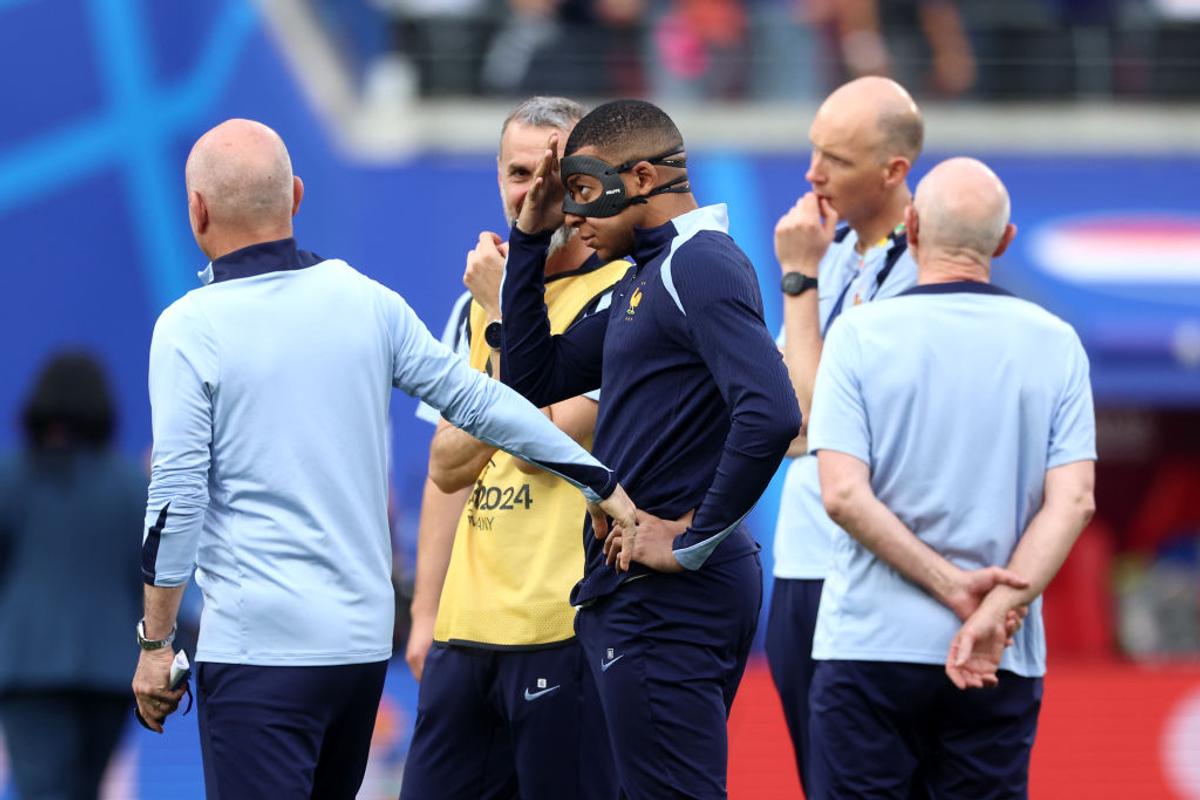 Kylian Mbappe, cu mască la Olanda - Franța