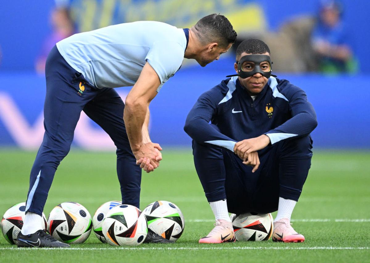Carnaval german. Kylian Mbappe a ajuns la a cincea mască! » Opinia unui adversar: „Se asfixiază și nu poate juca decât la maximum 80% din capacitate!”