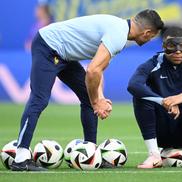 Kylian Mbappe, cu mască la Olanda - Franța