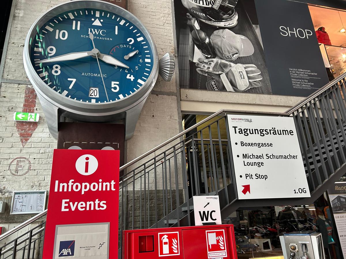 Pășiți în „sanctuarul” lui Michael Schumacher, lumea roșie a GOAT-ului din Formula 1! Colecția din Koln îți taie respirația