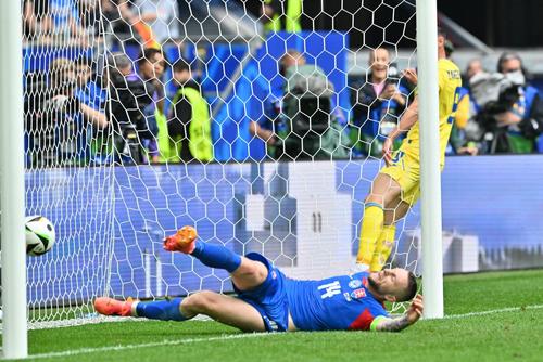 Milan Skriniar, încercând să intervină la șutul lui Yaremchuk/ foto Cristi Preda (GSP)