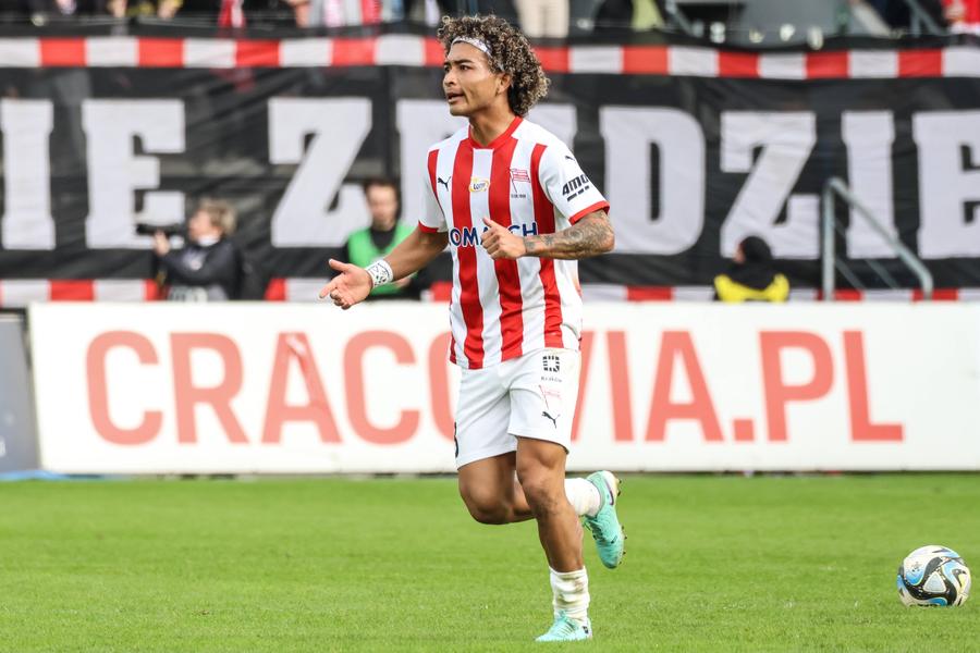 Takuto Oshima / FOTO: Imago Universitatea Craiova a reușit încă două transferuri » GSP are numele pentru care a insistat Gâlcă