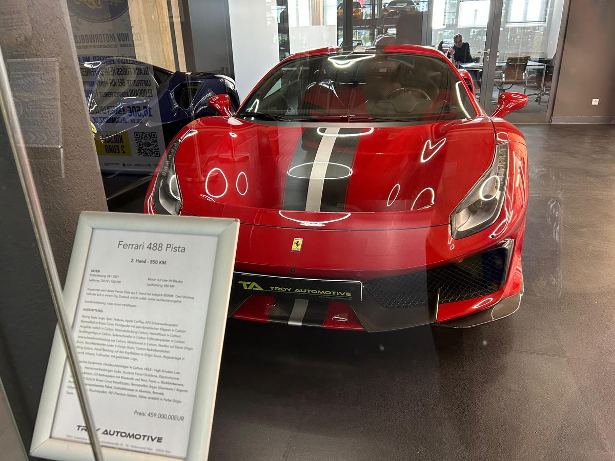 Pășiți în „sanctuarul” lui Michael Schumacher, lumea roșie a GOAT-ului din Formula 1! Colecția din Koln îți taie respirația