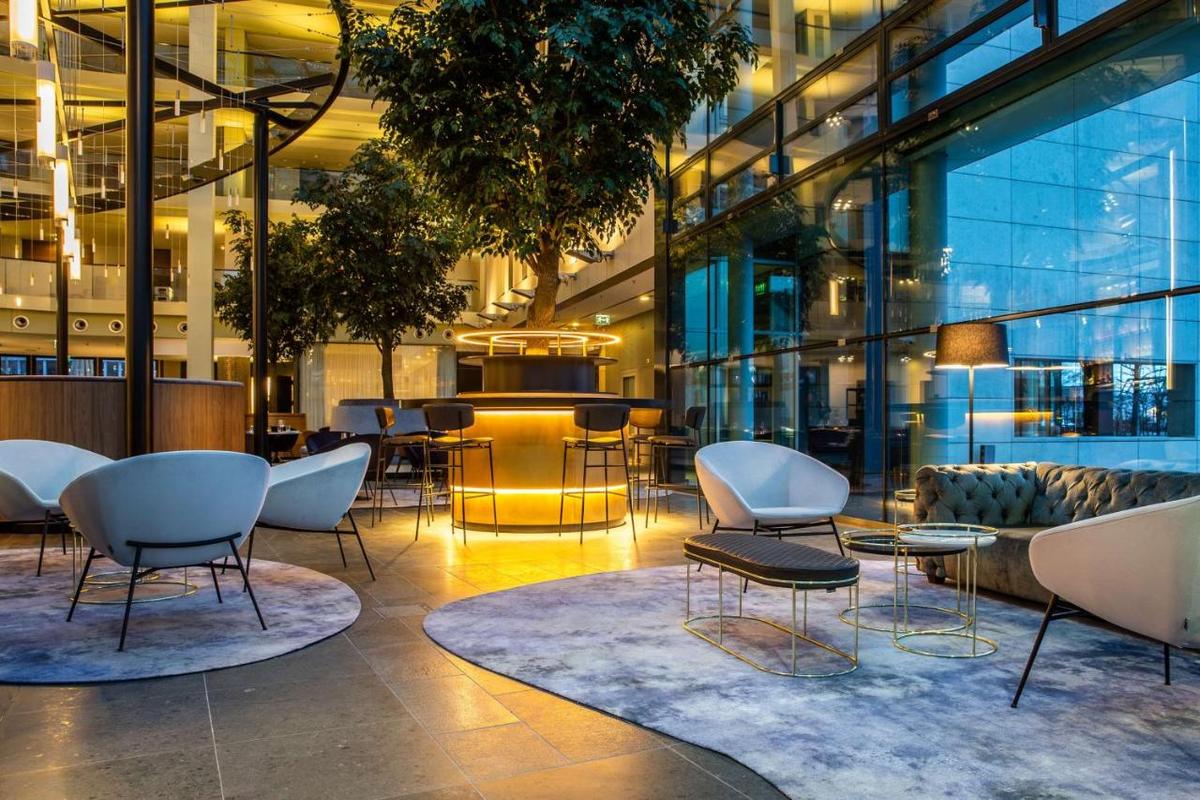 „Tricolorii” vor sta la Koln la un hotel unde camera costă 350 de euro pe noapte!