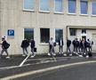 Naționala României a plecat spre Koln, din nou cu trenul » Fanii au făcut spectacol și în gară: „Ciocolata belgiană e cea mai bună. O să îi mâncăm”