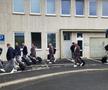Naționala României a plecat spre Koln, din nou cu trenul » Fanii au făcut spectacol și în gară: „Ciocolata belgiană e cea mai bună. O să îi mâncăm”