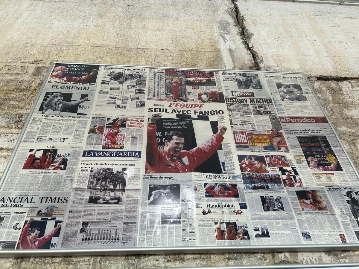 Pășiți în „sanctuarul” lui Michael Schumacher, lumea roșie a GOAT-ului din Formula 1! Colecția din Koln îți taie respirația