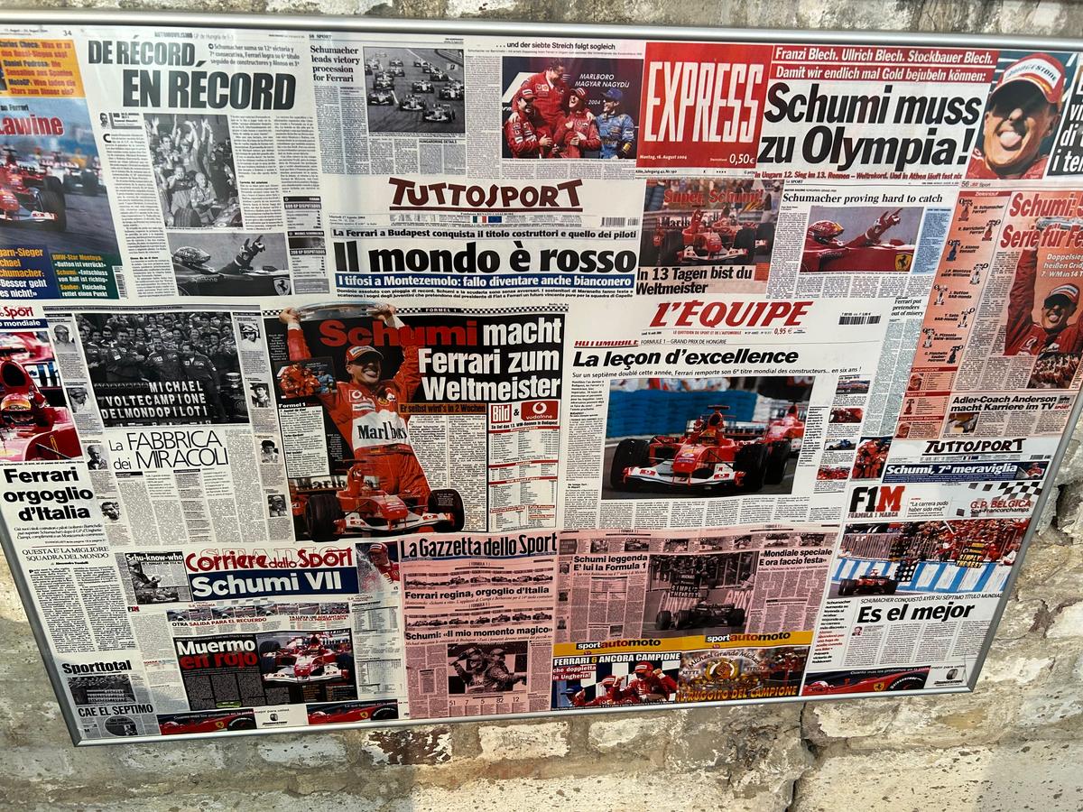 Pășiți în „sanctuarul” lui Michael Schumacher, lumea roșie a GOAT-ului din Formula 1! Colecția din Koln îți taie respirația