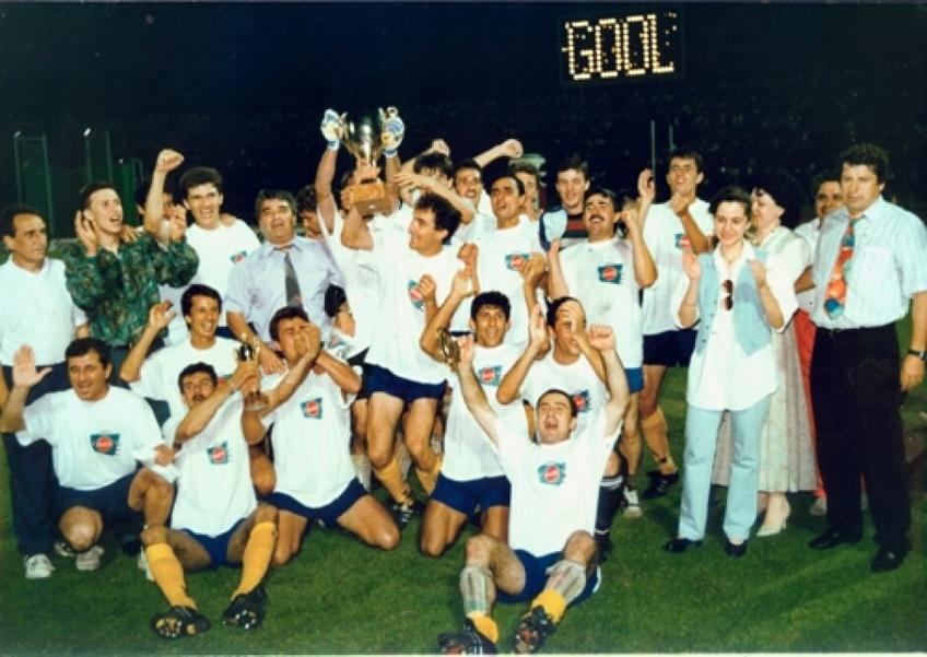 Bucuria celor de la Petrolul după succesul din finala Cupei României 1995