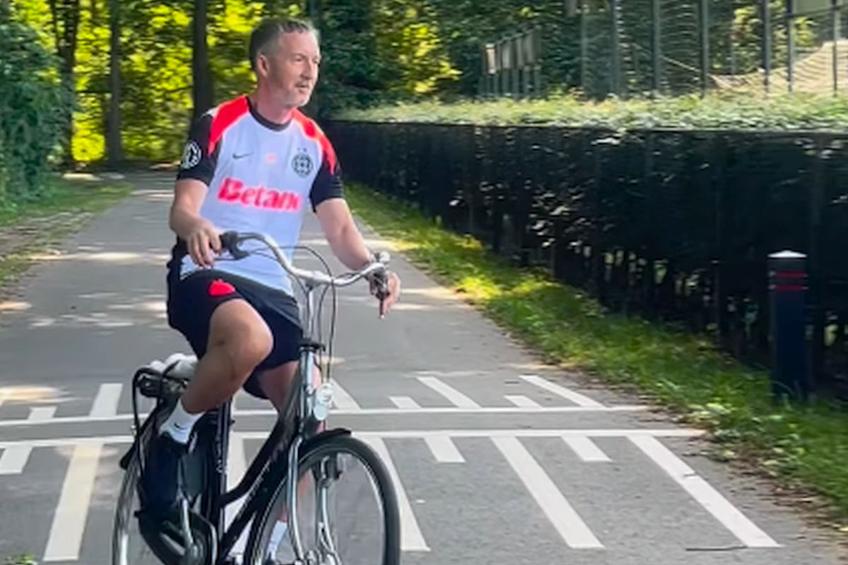 MM Stoica, pe bicicletă în cantonamentul din Olanda. Foto: captură Instagram