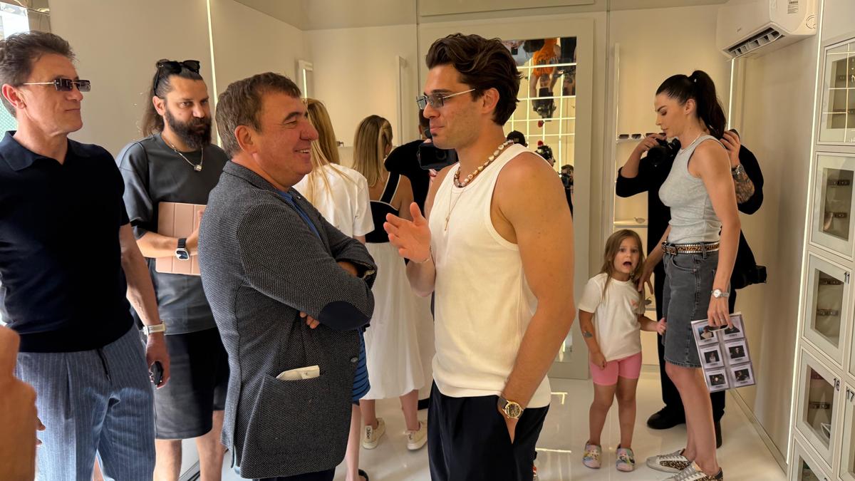 Ianis Hagi și-a lansat noul brand de ochelari de soare