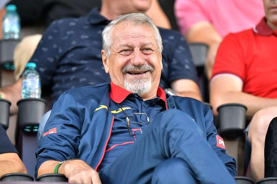 Ion Marin, în tribune la Olanda - Anglia la Euro U19 // foto: Cristi Preda (GSP) Tavi Popescu a primit un sfat de la Ion Marin: „Asta trebuie să facă”