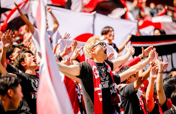 Uitați de Boca și River! Sub ochii lui Chivu, galeria lui Urawa Red Diamonds a oferit o reprezentație fabuloasă