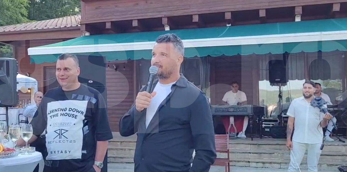 Constantin Budescu a luat microfonul și a pornit recitalul la petrecerea Petrolului: