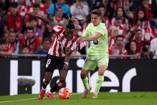 Nico Williams, evoluând pentru Bilbao împotriva Barcelonei în La Liga (sezonul 2024/2025) // FOTO: Getty Images