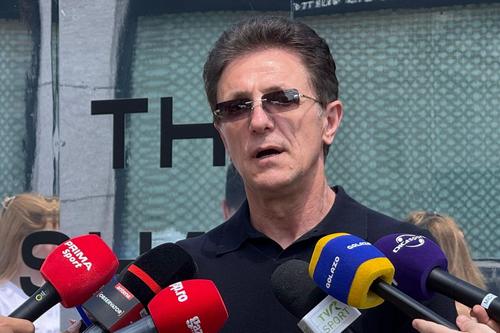 Gică Popescu a fost astăzi prezent la evenimentul în care fiica lui, Maria, și Ianis Hagi au lansat un brand de ochelari de soare. „Baciul” le-a lăudat inițiativa, apoi a comentat toate subiectele „fierbinți” din fotbalul românesc.