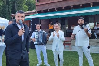 Constantin Budescu a luat microfonul și toți „petroliștii” au ieșit la dans: „Adu caii, Simioane!” / „Se vede Mamaia toată, Tanțooo”