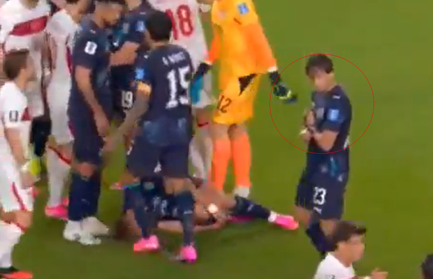Momentul neobișnuit care a scăpat tuturor: i-a „furat” ceasul arbitrului în timpul meciului de la Mondial. Ce a urmat