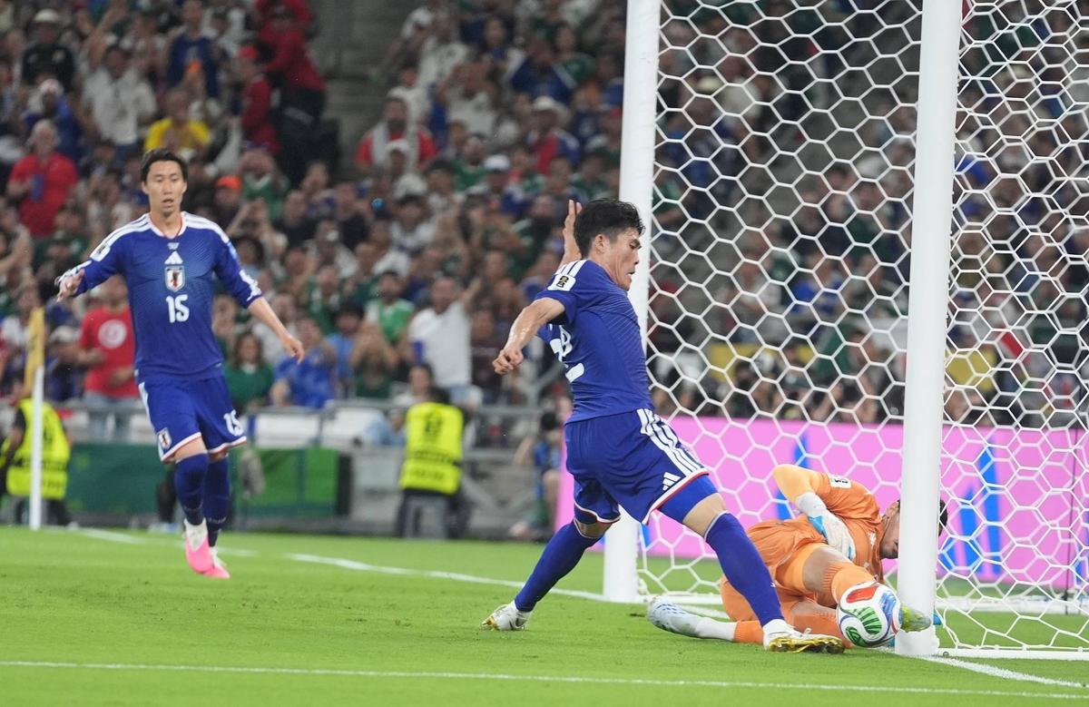 S-au marcat 4 goluri în Tunisia - Japonia, cu Istvan Kovacs la centru » Încă o echipă eliminată