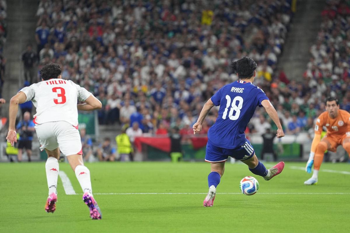 S-au marcat 4 goluri în Tunisia - Japonia, cu Istvan Kovacs la centru » Încă o echipă eliminată
