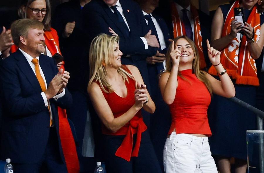 Capetele încoronate ale Olandei dansează și sărbătoresc golurile ca niște simpli fani / Foto: Imago Familia Regală a Olandei, tur de forță la Cupa Mondială » Eroul Curacao: „M-a sărutat Maxima!”