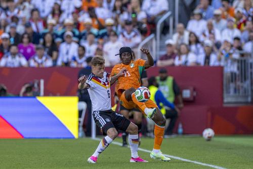 Yan Diomande (numărul 11) i-a creat mari probleme germanului Joshua Kimmich în Germania - Coasta de Fildeș 2-1 / Foto: Imago
