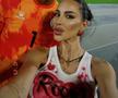 Influencerița cu peste 800.000 de urmăritori vrea să-și micșoreze sânii, dar portarul de 36 de ani n-o lasă