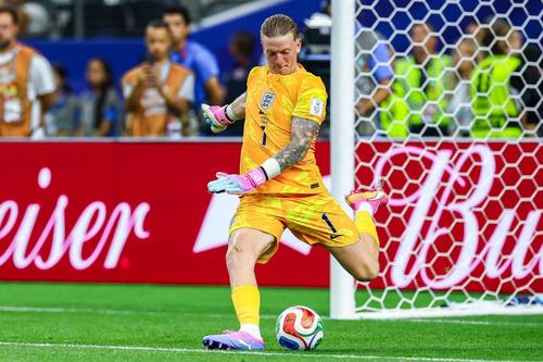 Jordan Pickford, lovind mingea Adidas Trinoda la CM 2026 / Foto: Imago Images