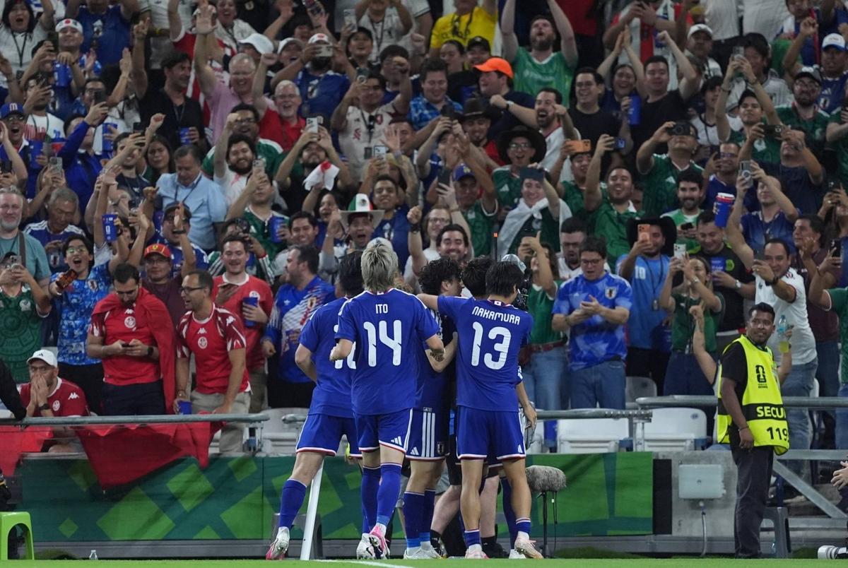 S-au marcat 4 goluri în Tunisia - Japonia, cu Istvan Kovacs la centru » Încă o echipă eliminată