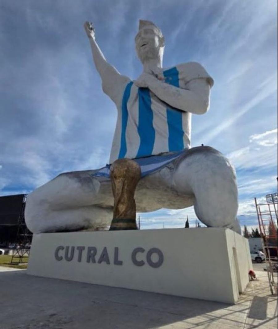 Lionel Messi este uriaș și la propriu » Statuie de 26 de metri înălțime, dezvelită în onoarea lui