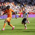 Yan Diomande contra germanului Joshua Kimmich, la CM 2026 / Foto: Imago